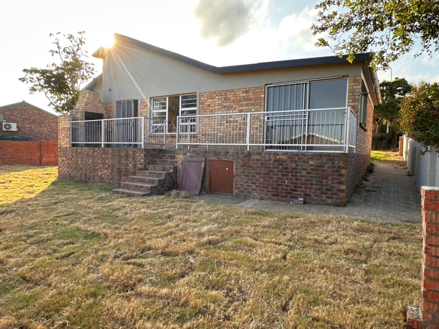 3 Bedroom Property for Sale in Wavecrest Eastern Cape